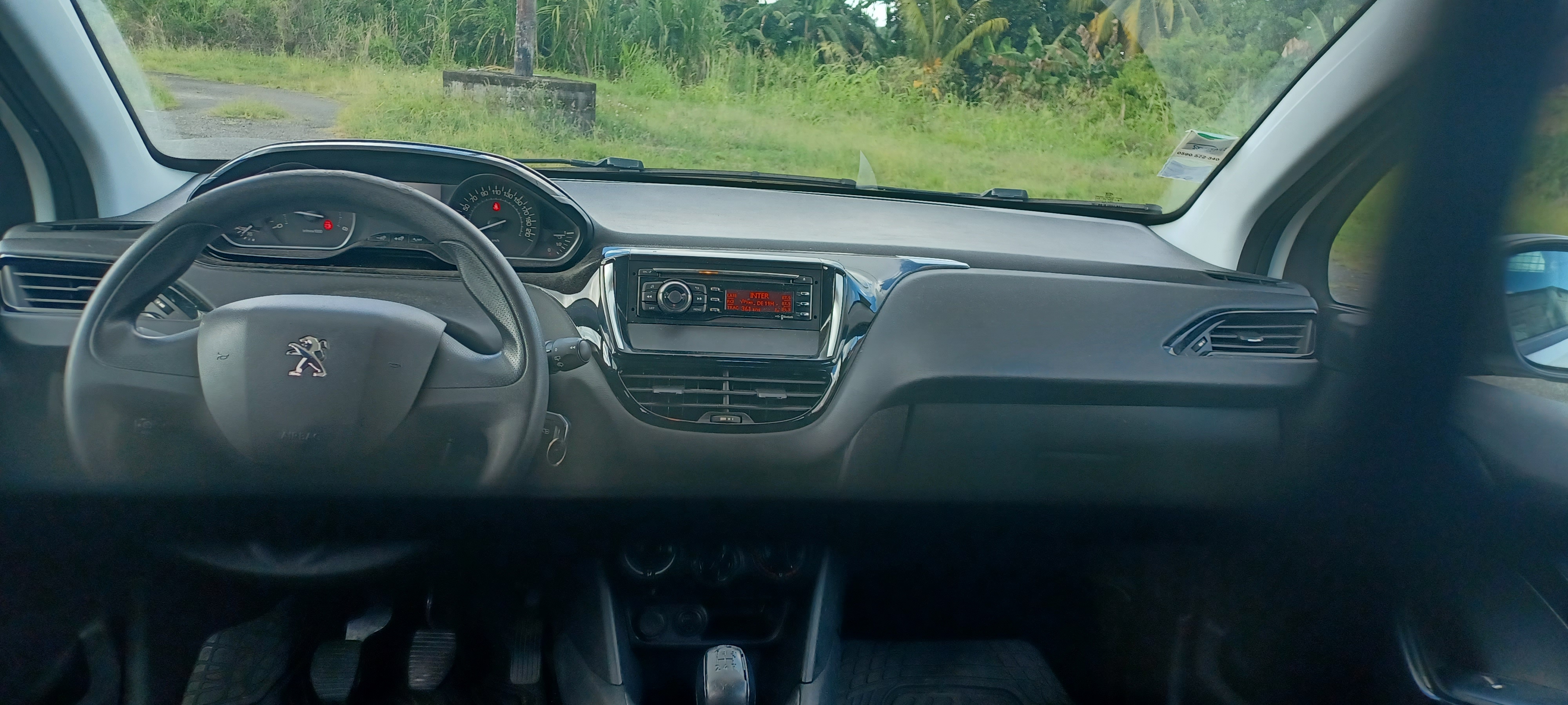 EZ 038 LE PEUGEOT 208 5 HOTEL DES VENTES ANTILLES GUYANE